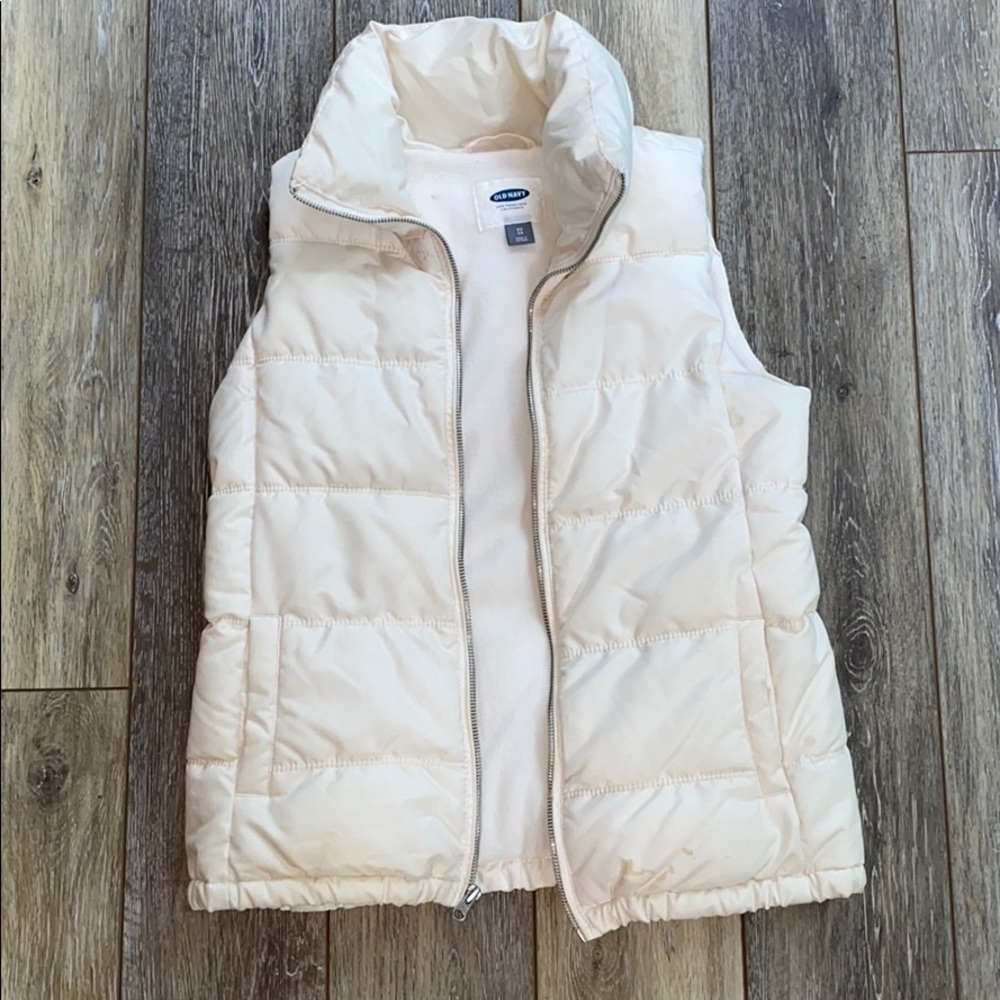 Super warm and cozy old navy cream puffer vest !!